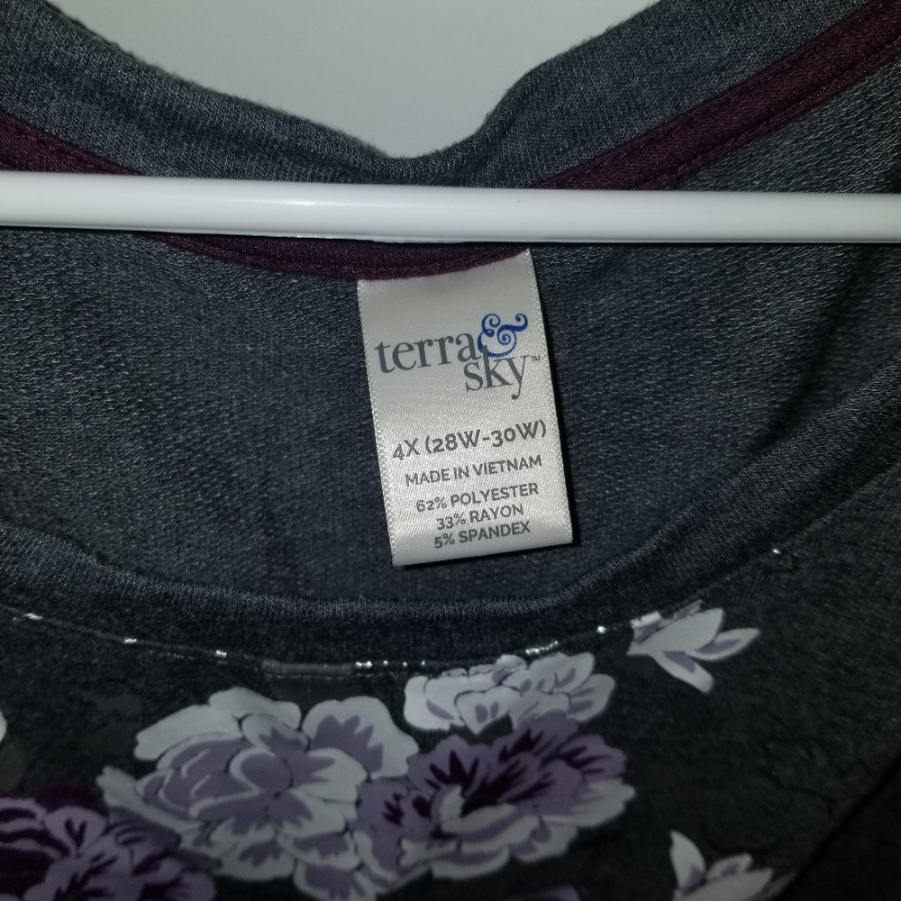 Long sleeve grey shirt with flora print